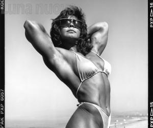 Exposed la fotografia per "Mettersi a nudo"