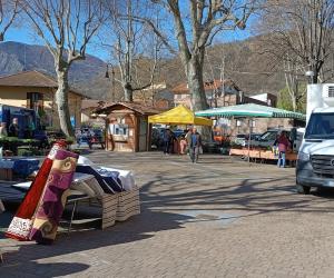 Villar Dora: il mercato del gioved&igrave; in piazzetta Franchino