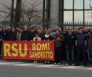 Sandretto, operai davanti ai cancelli