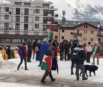 Idf, i reduci di Gaza sciano in val Susa, contestazioni sotto l'hotel