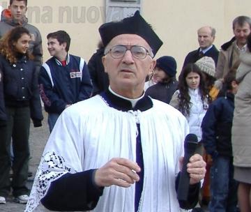 Borgone: ieri l'ultimo saluto a don Pietro, energia e vivacit&agrave; al cuore dei fedeli