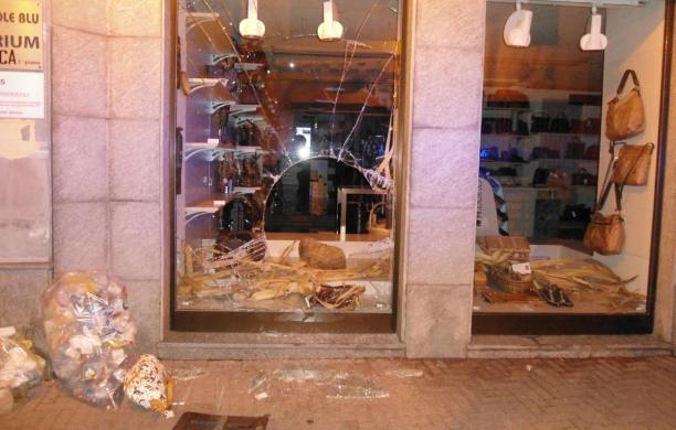 Pelletteria nel mirino: &egrave; gi&agrave; la quarta spaccata