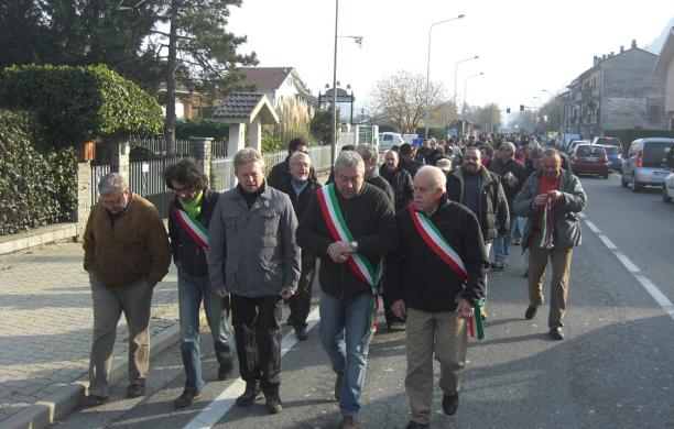 In 300 alla marcia per i sovrappassi: &laquo;Fate presto&raquo;