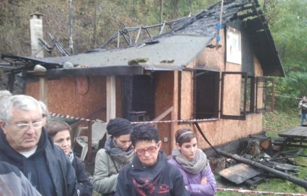 Brucia il presidio di Vaie: "Incendio doloso"