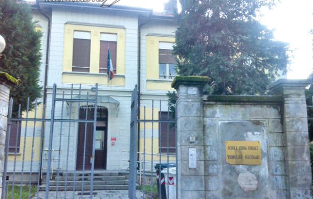 Il soffitto scricchiola, chiusa la media  di Tetti Neirotti