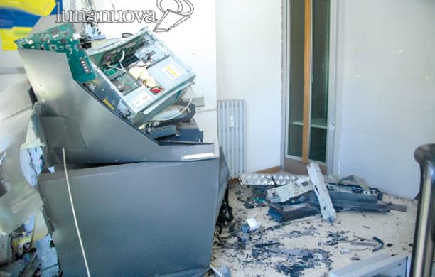 Boato nella notte: salta il bancomat dell'ufficio postale