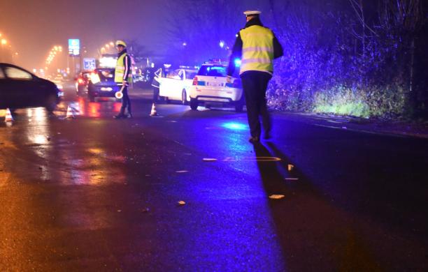 Villarbasse, travolto da due auto mentre attraversa la strada