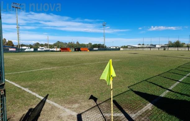 Collegno, campo conteso: calcio e rugby ai ferri corti