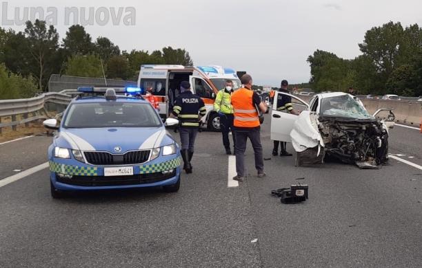 Rivoli, perde il controllo dell'auto e si schianta in tangenziale 