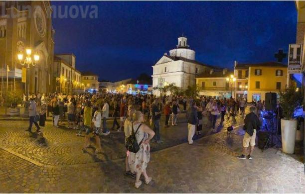 Orbassano, le notti bianche: shopping, musica e giochi per bimbi 