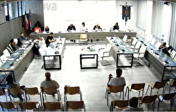 Un fotogramma tratto dallo streaming del consiglio comunale di venerd&igrave; scorso  dove si nota l&rsquo;assenza dei consiglieri  comunali e assessori &lsquo;ribelli&rsquo;