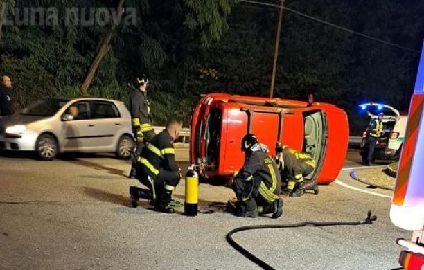 Rivalta, urta un'altra auto e poi si allontana