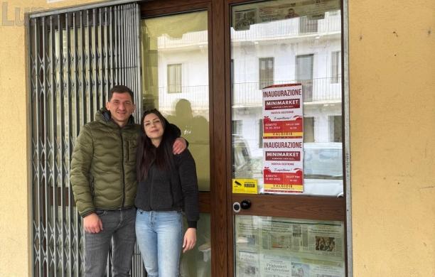 Valgioie, alimentari e pi&ugrave; servizi: il Minimarket riaperto con Sabina e Ovidiu