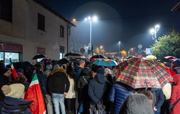 Bruino solidale dopo le intimidazioni alla libreria