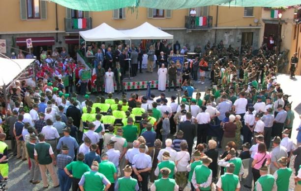 Rivoli, una lapide per ricordare i caduti del gruppo alpini