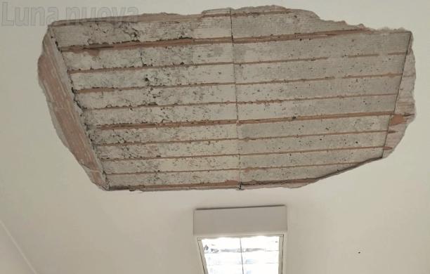 Caprie, cadono calcinacci e intonaco dai solai: Comune inagibile