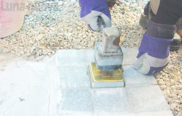 Sperando che il mondo inciampi sempre nel ricordo dei giusti