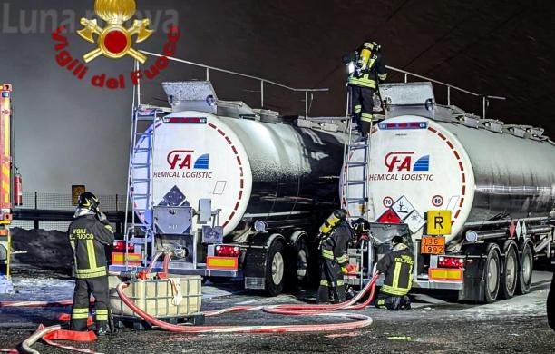 Si stacca la cisterna, paura nella galleria Cels