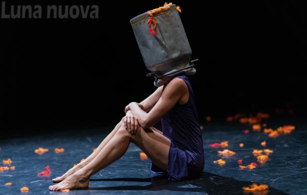 La donna &egrave; un clown in cerca di s&eacute; stessa