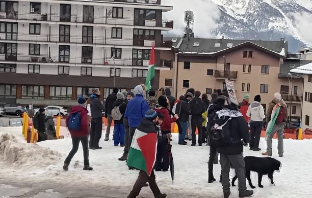 Idf, i reduci di Gaza sciano in val Susa, contestazioni sotto l'hotel