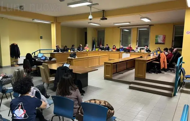 Rinviata la mozione della discordia