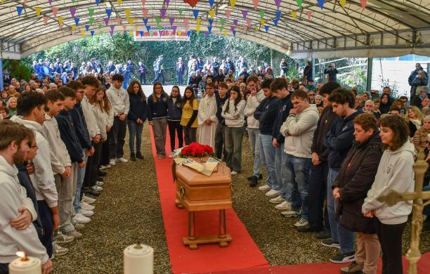 Piossasco, folla commossa per l'addio a padre Gianfranco