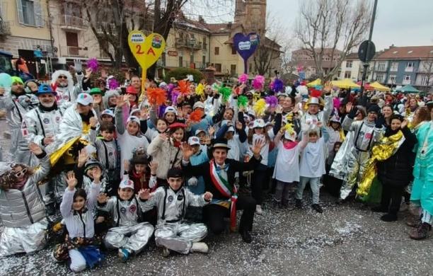 Giaveno, maschere, coriandoli ed inclusione: il gruppo del Carcarin omaggia Bes