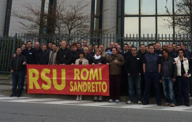 Sandretto, operai davanti ai cancelli