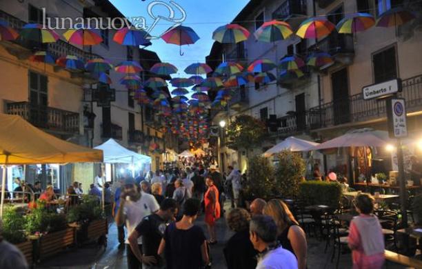 Giaveno, grande festa "Sotto un cielo di ombrelli"